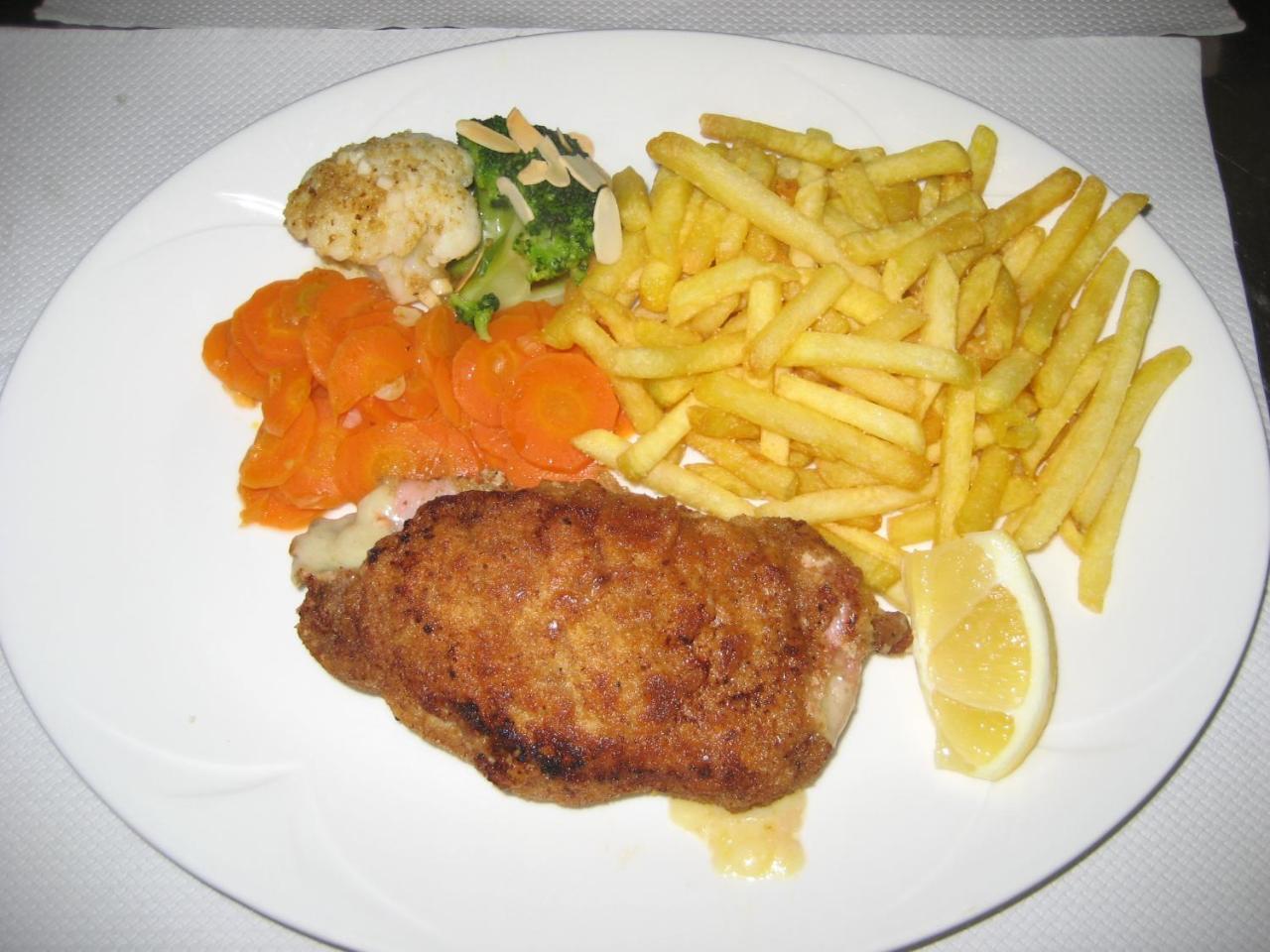 Hotel Restaurant Kreuz Kaiserstuhl Экстерьер фото