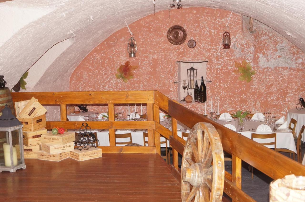 Hotel Restaurant Kreuz Kaiserstuhl Экстерьер фото